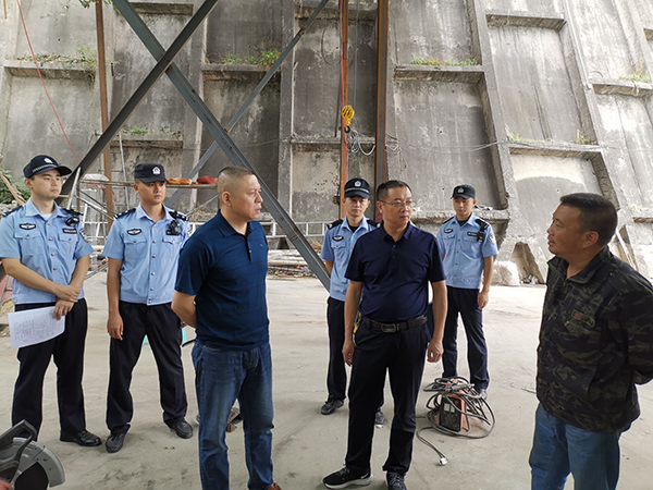 5da3d01955259.jpg @UL~{RCUT28AS(RNVSVA@[X.jpg