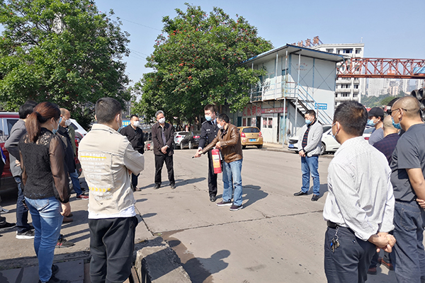 5ea796c3dae42.jpg 消防器材現(xiàn)場(chǎng)演示.jpg