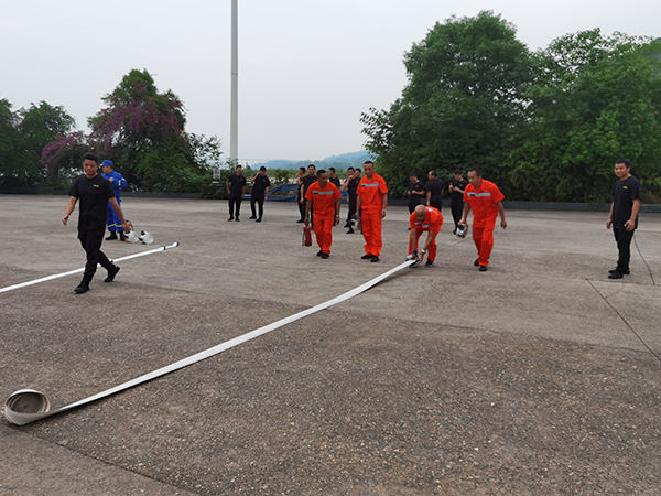 62a6de2561bb1.jpg 忠縣分公司組隊參加縣港航企業(yè)的水上交通應(yīng)急隊伍聯(lián)合訓(xùn)練1.jpg